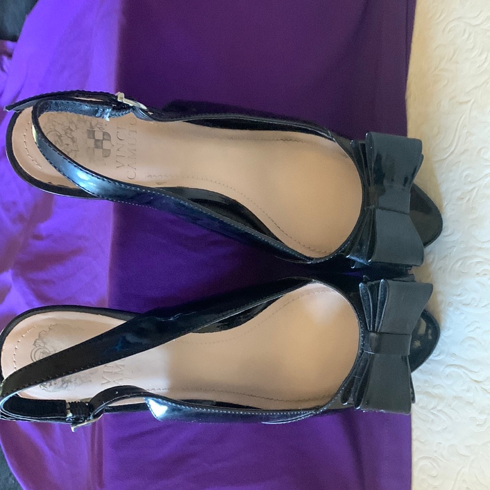 VINCE CAMUTO black patent leather sling back shoes.